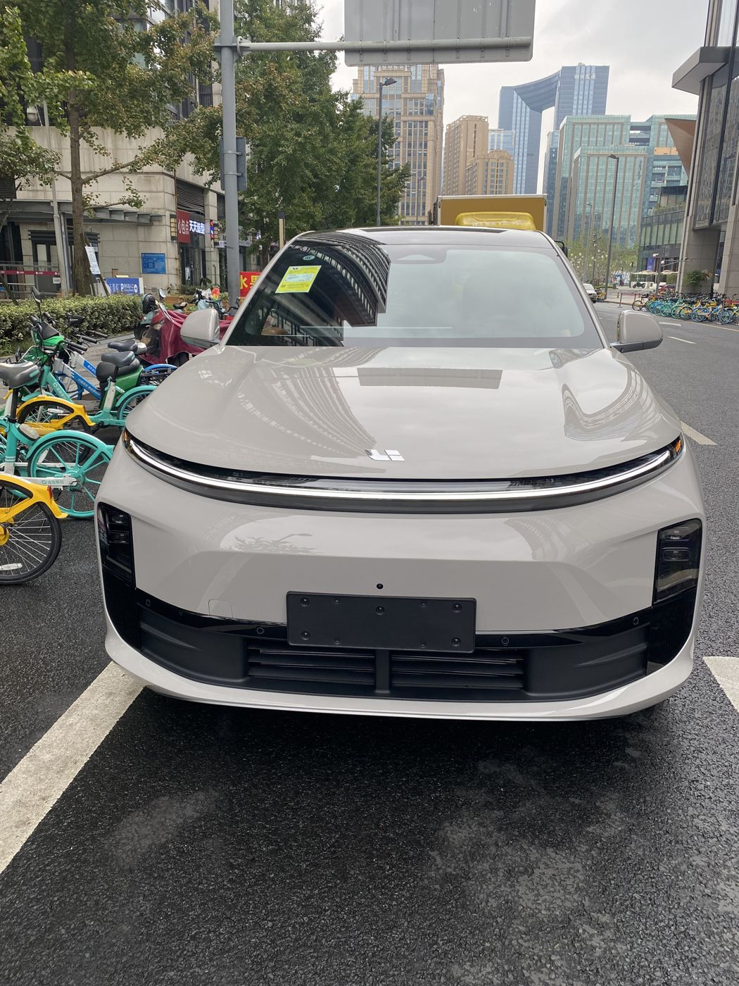 DB旗舰 MEGA 高压纯电 MPV